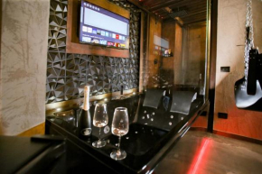 Отель BLACK HOLE ROOMS, Катания